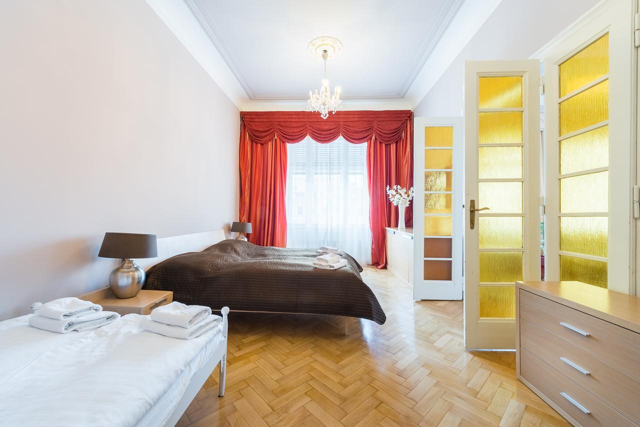 Wenceslas Square Apartment براغ المظهر الخارجي الصورة