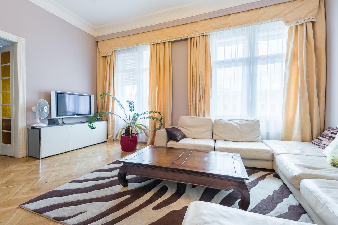 Wenceslas Square Apartment براغ المظهر الخارجي الصورة