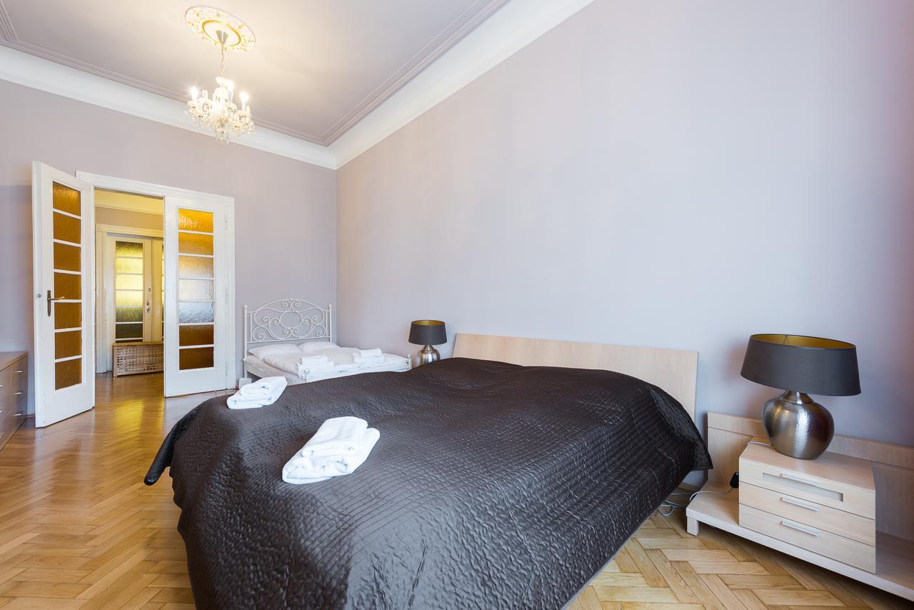 Wenceslas Square Apartment براغ المظهر الخارجي الصورة